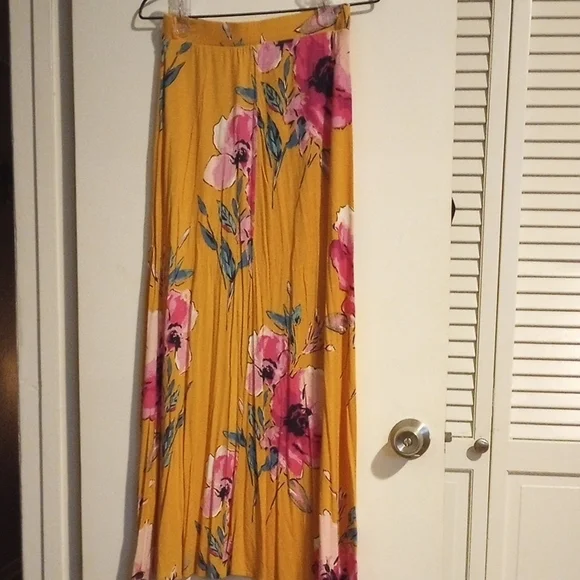 Charlotte Russe Floral Maxi Skirt in Yellow and Pink - Picture 7 of 10